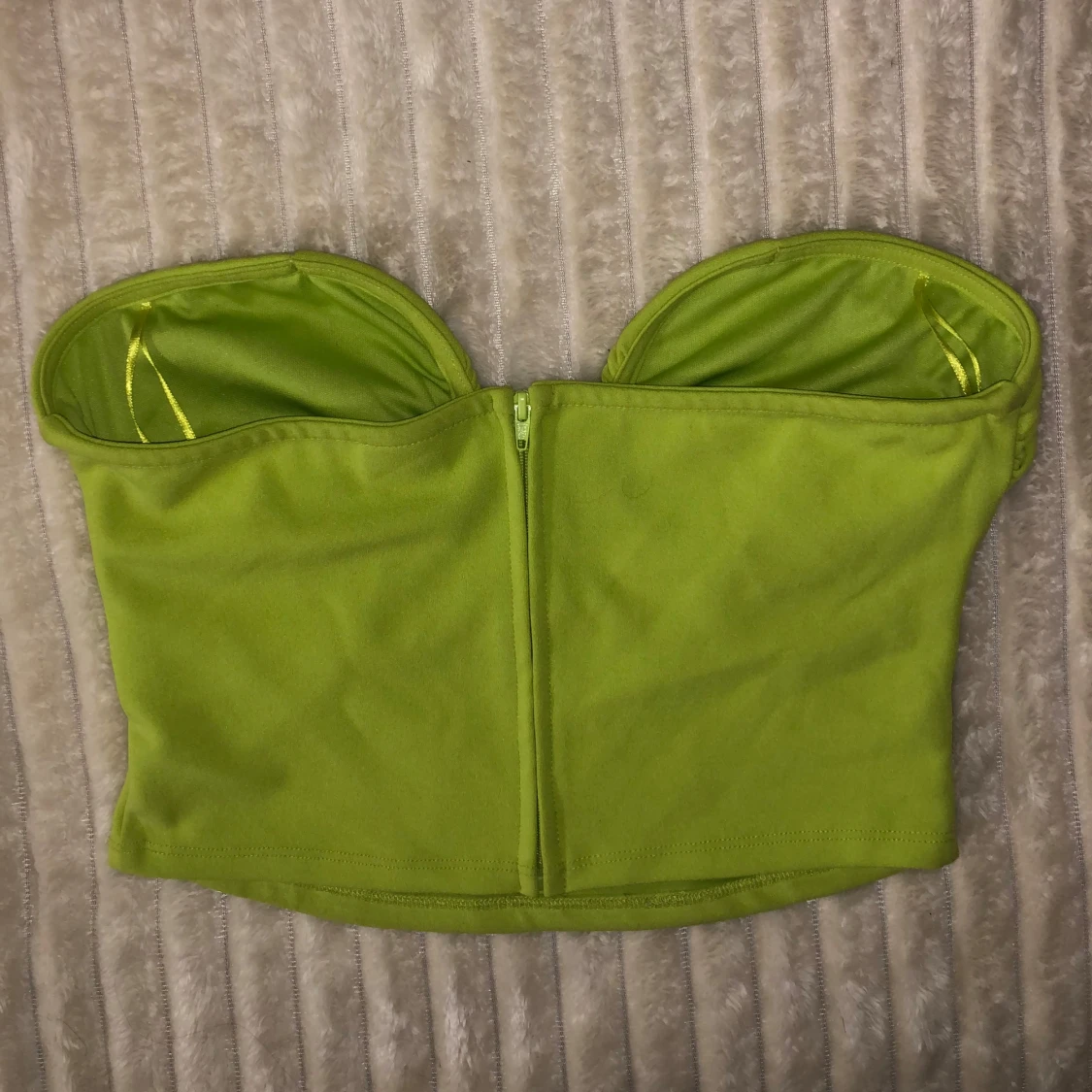 Grön axelbandslös topp - 1