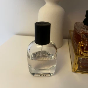 Red Vanilla Zara Parfym - Säljer pga kommer inte till användning. Påminner om La vie est Belle. 