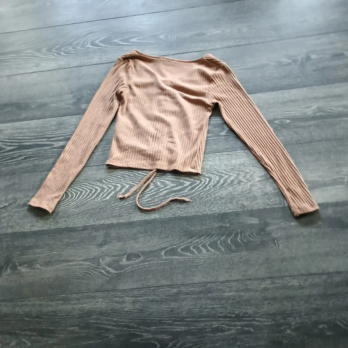 Brun ribbad topp med snörning - 2