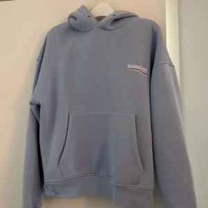 Ljusblå hoodie  - Baby blue hoodie, oversized modell i storlek S/M.