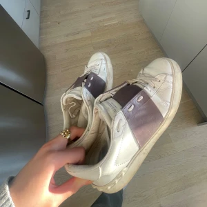 Valentino Opens - Säljer mina skor för jag vlll köpa nya. Pris kan diskuteras.