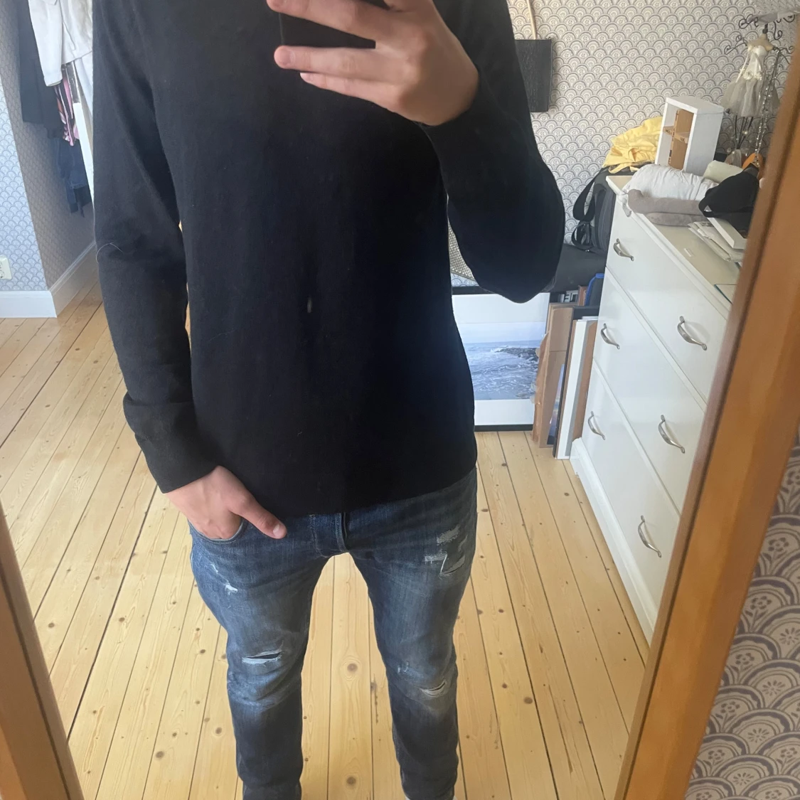 Svart tröja i merinoull från Vailent