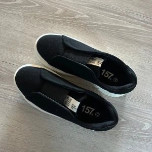Svarta sneakers! - Storlek 37!! (Reserverade)