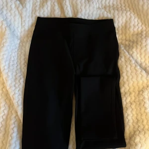 Svarta kostym byxor från H&M🖤 - Snygga svarta kostym byxor från H&M. 🐝