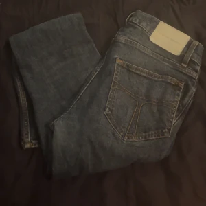 Tiger of sweden jeans - Tja! Säljer dessa blåa tiger of sweden jeans då dom bara samlar damm i garderoben. Använt en gång så dom är sprillans nya. Hör av er vid funderingar✌️