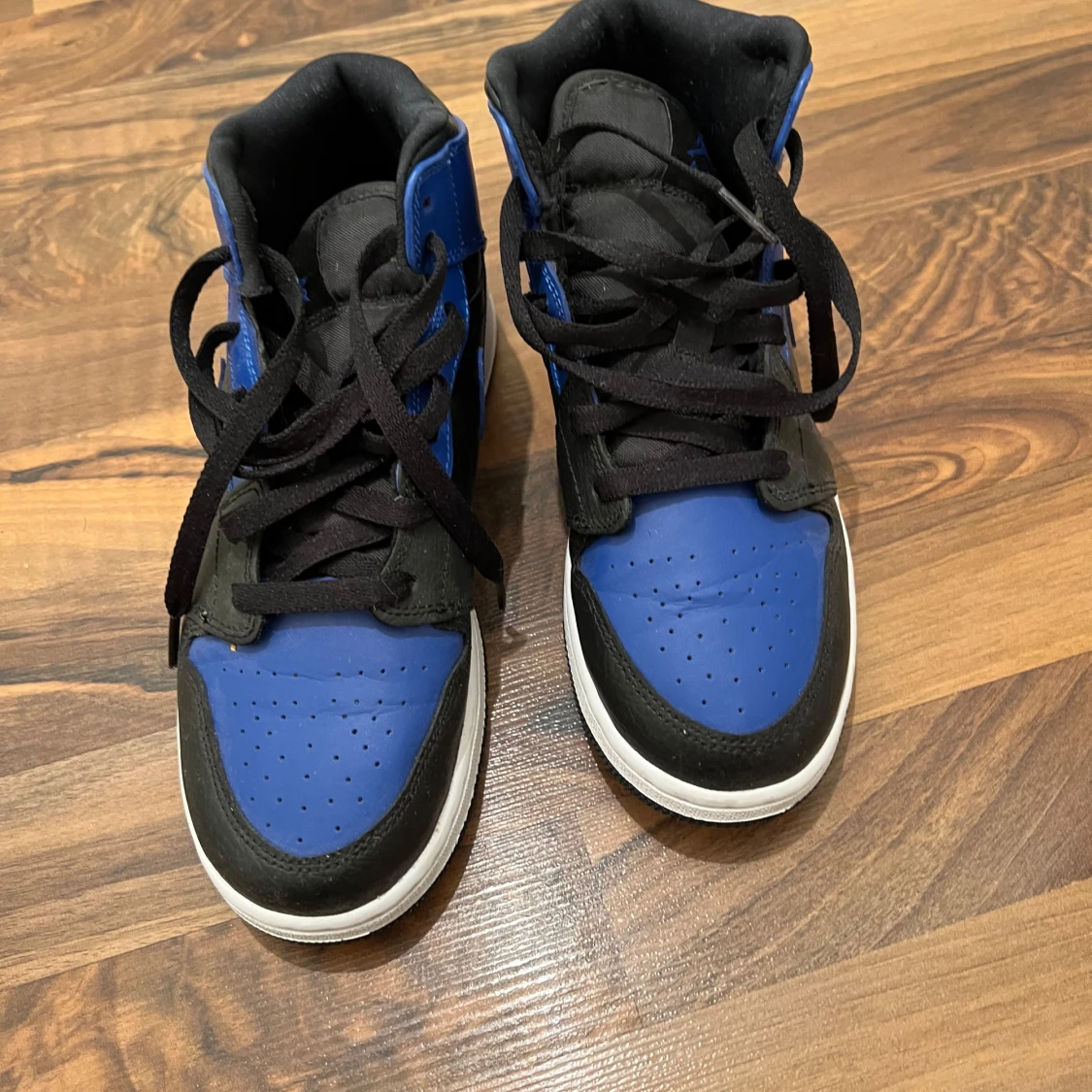 Nike Air Jordans i svart och blått - 1