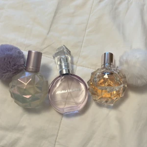 Parfym Ariana Grande - Säljer en för 210 kr styck mer än hälften kvar på alla kan skcika bild privat för exakt, det är olika beroende på vilken!! parfymer från Ariana Grande #merch #arianagrande #parfym