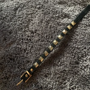 Valentino armband - Ett valentino liknande armband i guld.