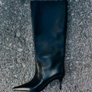 Black leatherboots - Cute black leatherboots from H&M. Size 37. Never used, with tags. 🫶🏻Original price: 149€. Productnumber: 1251233001.