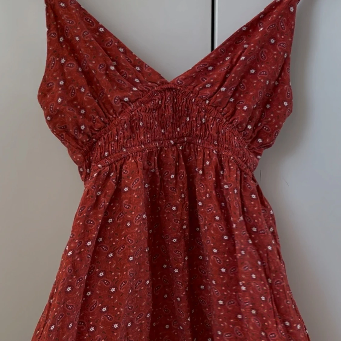 super fin mörkröd blus 