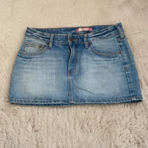 Blå jeanskjol  - Snygg blå jeanskjol 💞storlek uppskattad till s