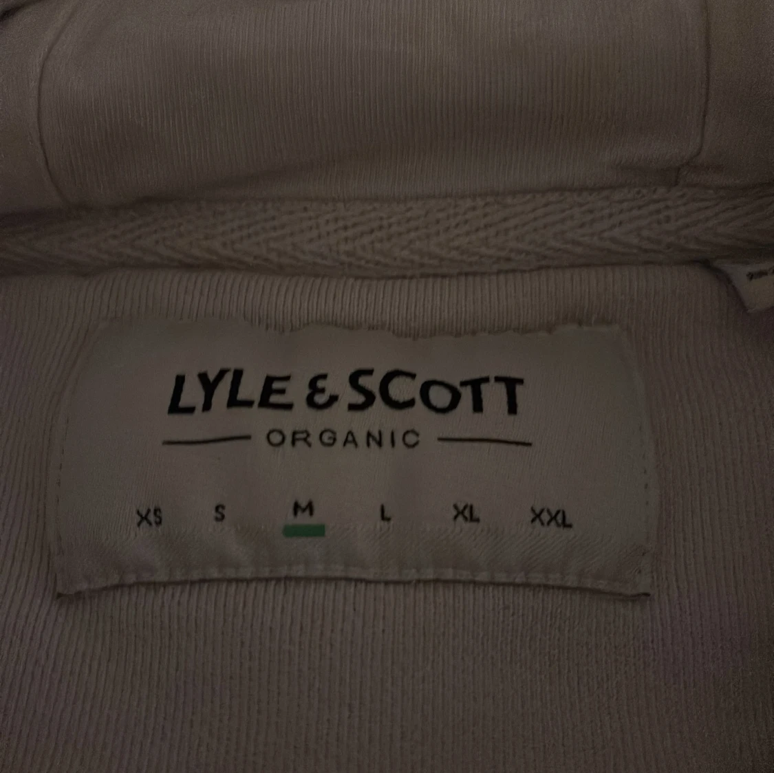 Grå hoodie från Lyle & Scott - 2