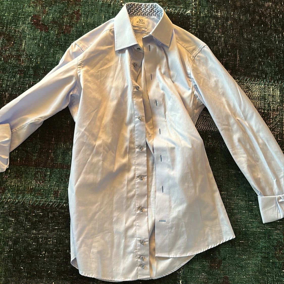 Ljusblå skjorta från XO Sand