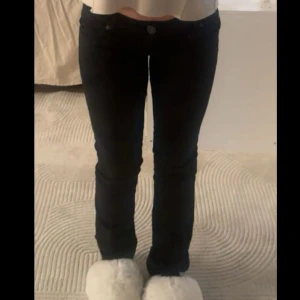 Super low waist  - Säljer mina super low waist jeans från guess❣️