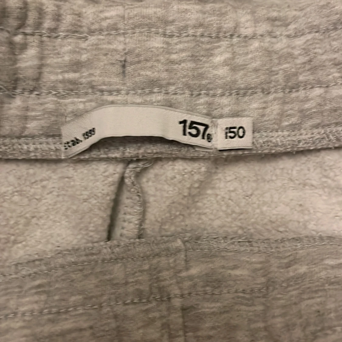 Grå mjukisbyxor med dragsko - 2