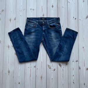 Replay anbass  - Säljer nu dessa riktigt feta Replay anbass me riktigt snygg tvätt. Storlek: 31W 32L. Skicket är mycket bra då de inte varit använda mycket. Skriv vid frågor eller för mer bilder! 🤩