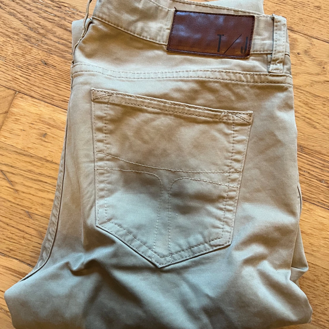 Beige jeans från tiger of sweden - 2