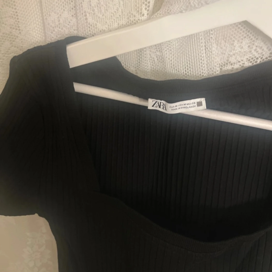 Svart ribbad topp från Zara - 1