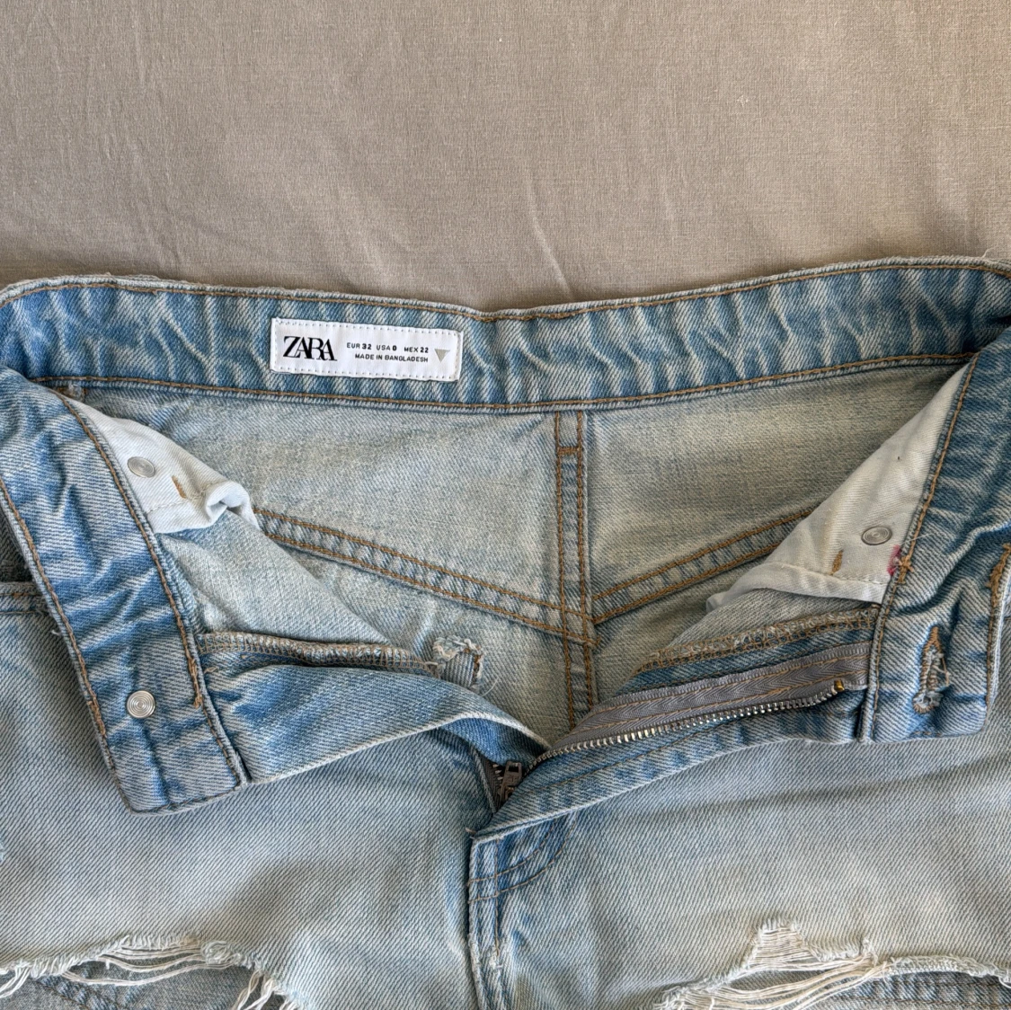 Ljusa jeansshorts från Zara - 2