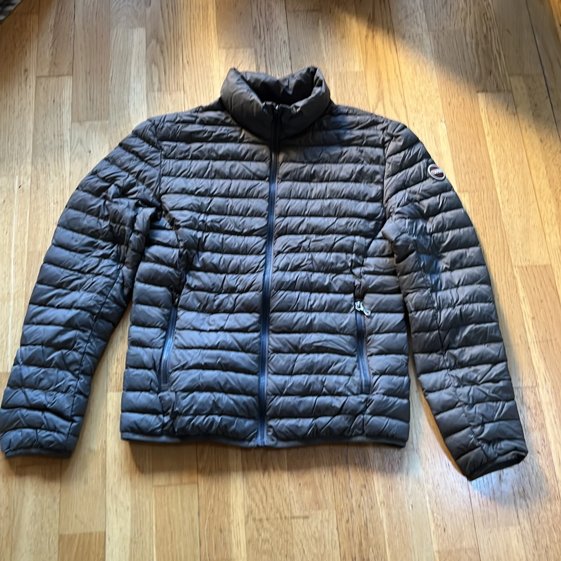 Grå quiltad jacka från Colmar