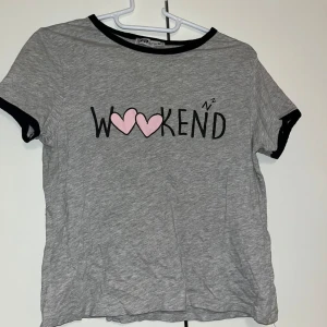 T-paita - T-paita koko m. kaikai n 40cm, pituus n 50cm. Kissatalous, Mikäli hinta ei miellytä tarjoa rohkeasti. Katsothan myös muut ilmoitukseni