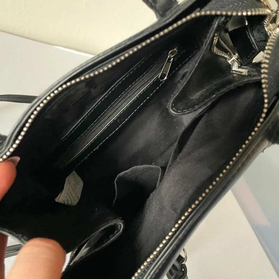 Svart axelremsväska med dragkedja - 3