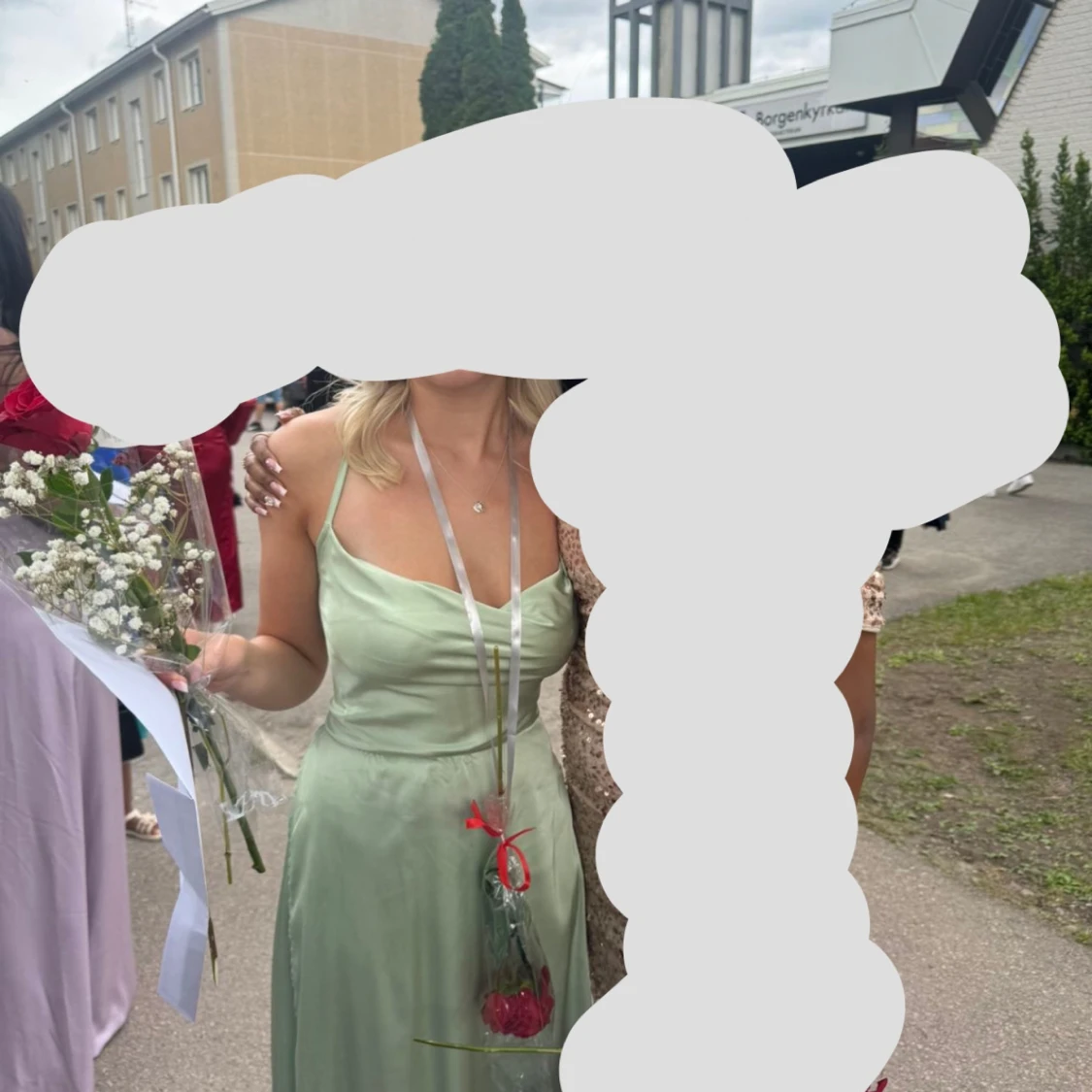 Ljusgrön klänning med smala axelband