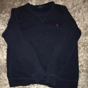 Sweatshirt från Polo Ralph Lauren - Säljer min sweatshirt från Ralph Lauren. Den passar perfekt för dig som är 170-175. Pris kan diskuteras 