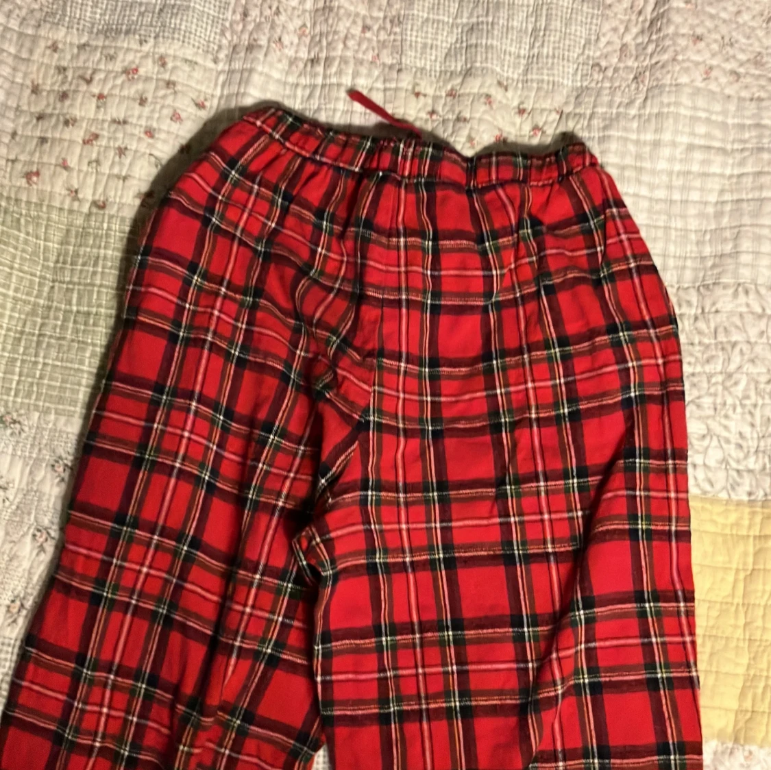 Röda rutiga byxor från LINDEX - 1