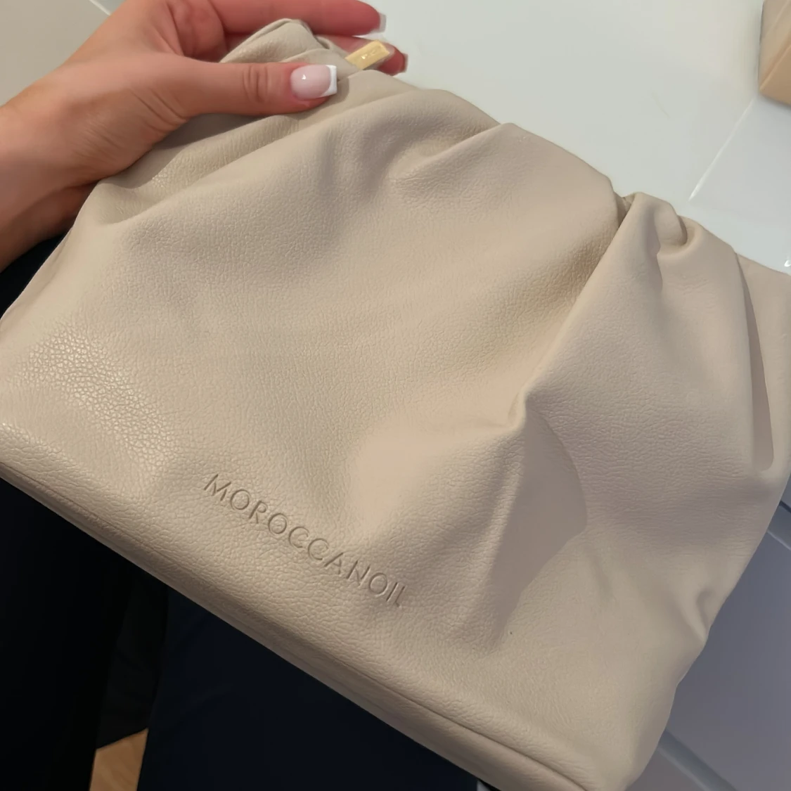 Beige handväska från Moroccanoil