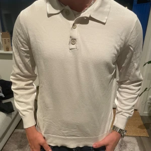 Massimo Dutti tröja - En riktigt fin tröja ifrån Massimo Dutti i väldigt fint skick🤩 Stl: L Nypris 1200kr vårt pris 229kr
