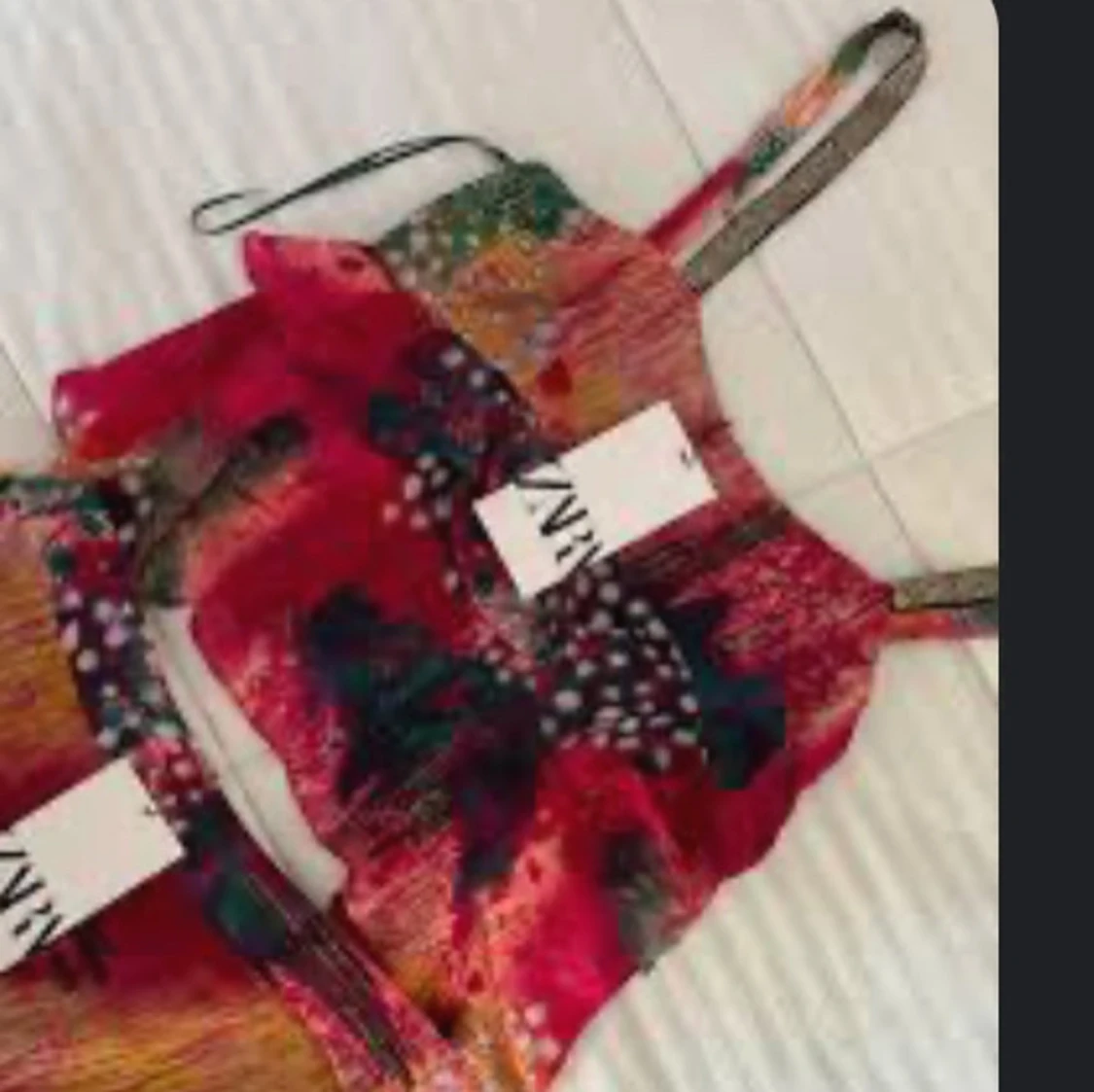 Färgglad croppad linnetopp från Zara