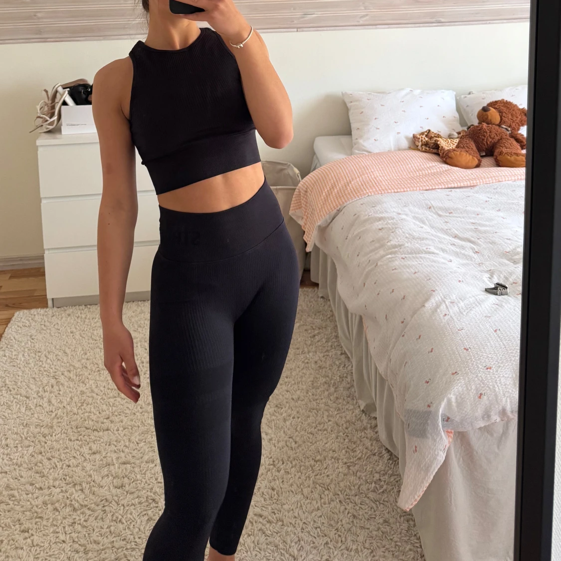 Svart träningsset från STRONGER