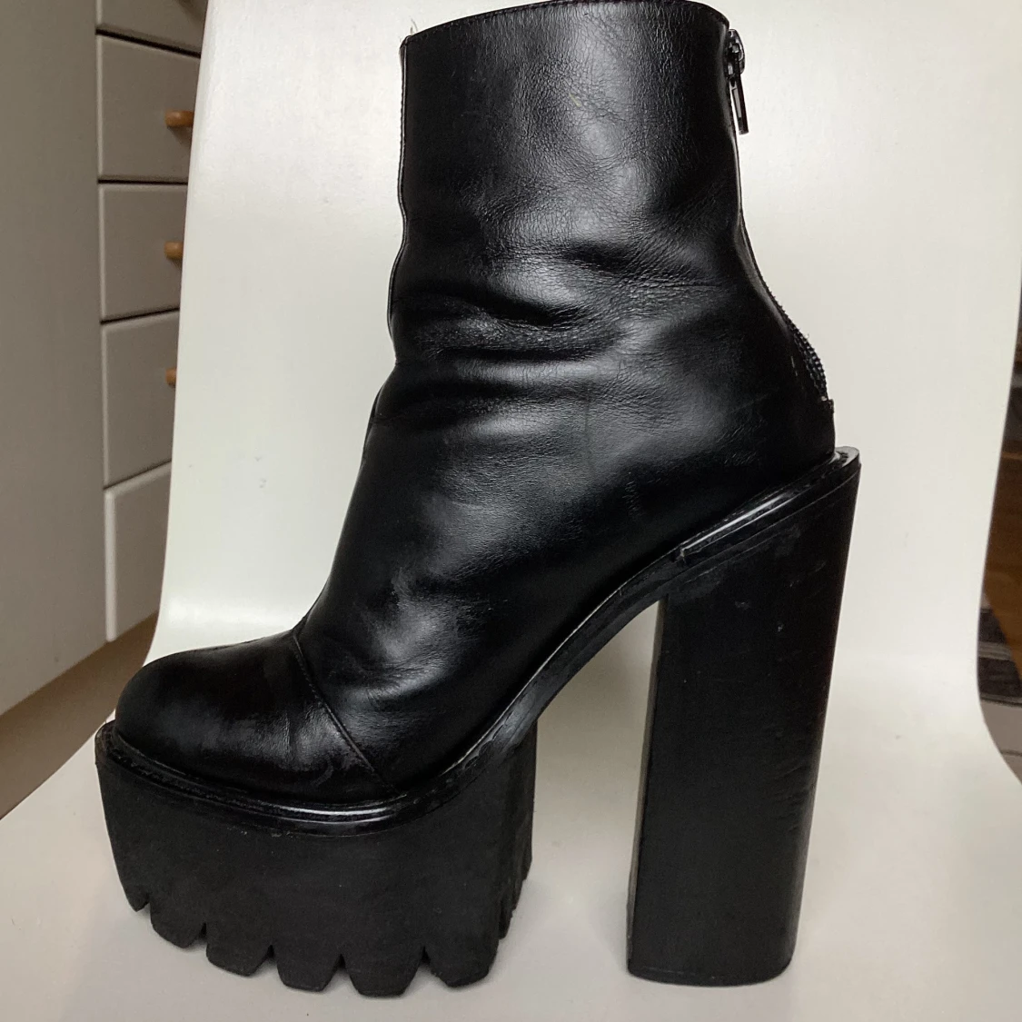 Svarta platåboots med hög klack - 1