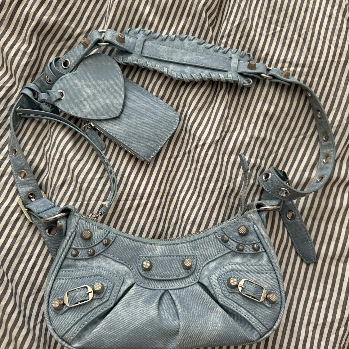 Ljusblå axelväska i jeans mönster - 1