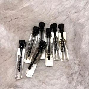 Essnce parfymer - 6 parfymer från Essnce! I dofterna Dirty Dancing, Black Velvet, I am Vanilla, Toxique, Lady Essnce, Delicate Jasmine. Säljer fler andra dofter i profilen ☺️ Nypriset är 45 kr/st på webben.