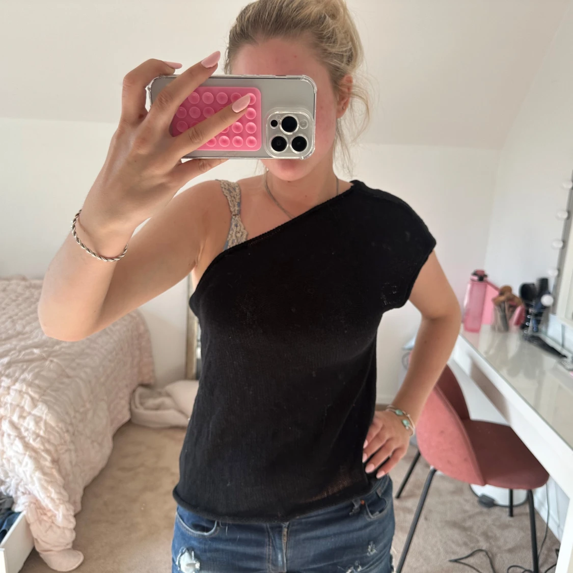 Svart oneshoulder topp