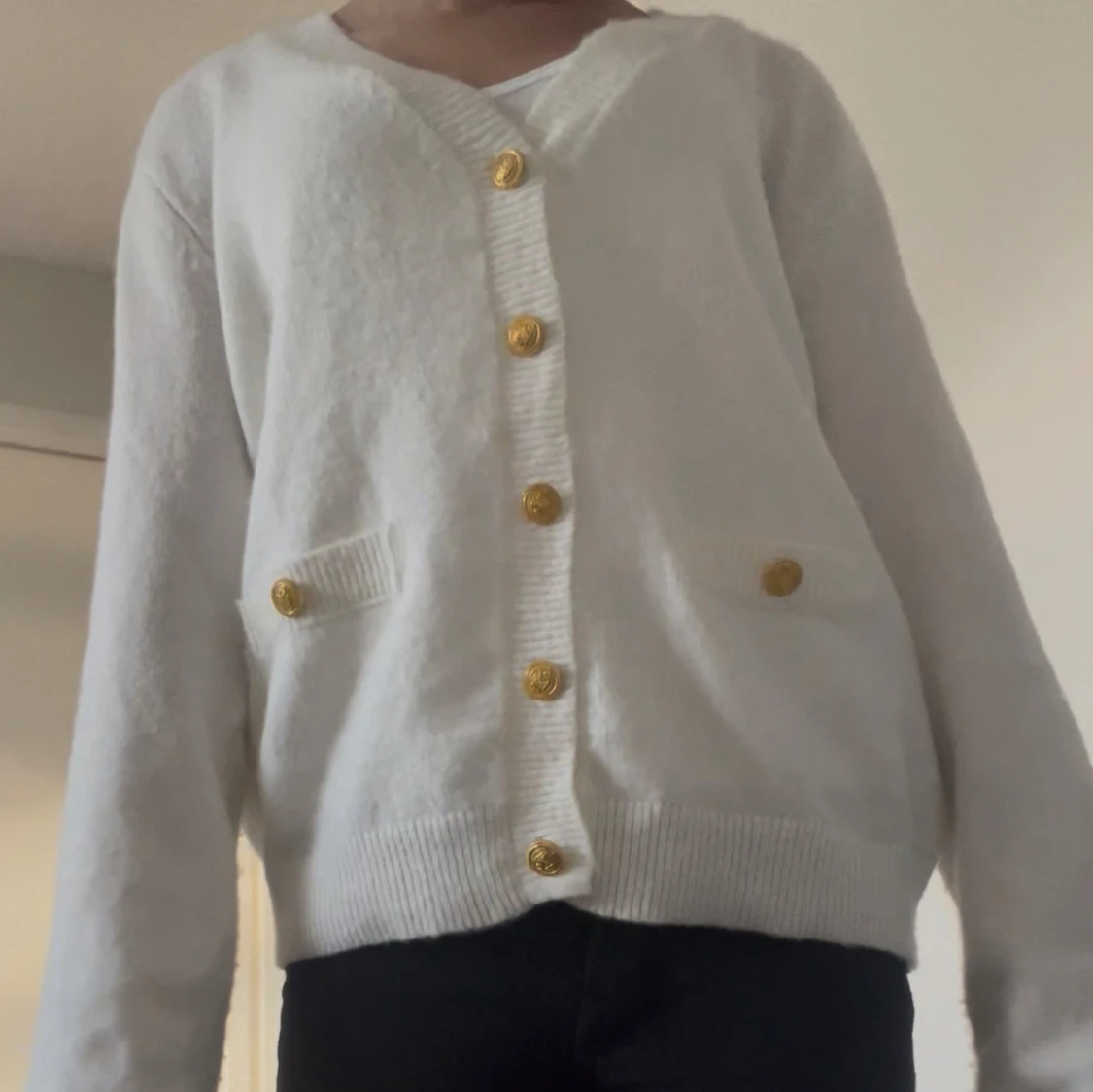 Vit kofta med guldknappar från DIX ONZE TEN ELEVEN - 2