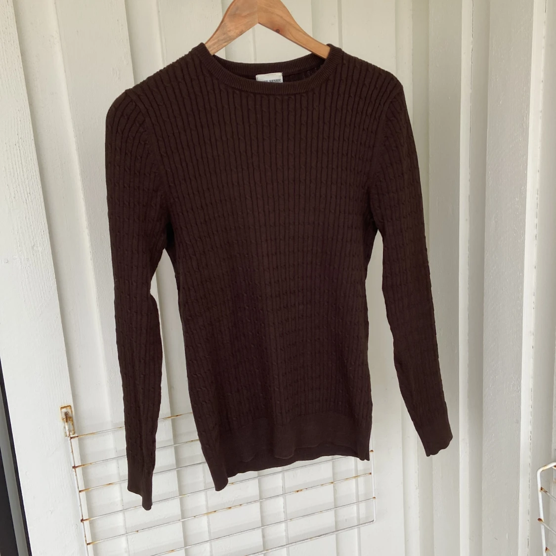 Brun stickad tröja från John Henric - 2