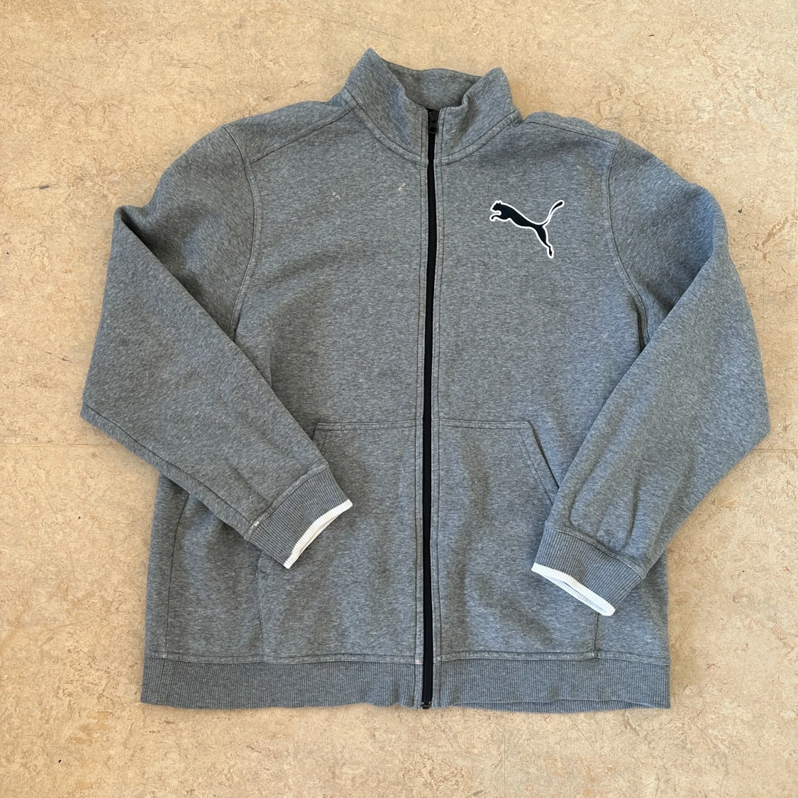 Grå ziptröja från Puma - 2