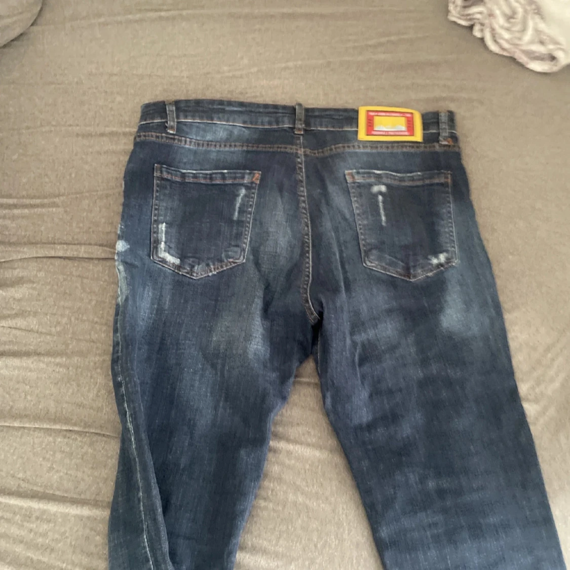 Mörkblå slitna jeans från Dsquared2 - 2