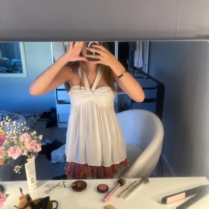 Vit halterneck topp från Zara Basic - Säljer denna så snygga toppen ifrån Zara 😍😍