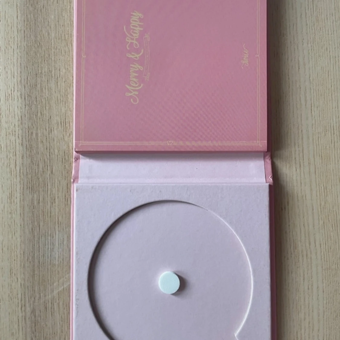 TWICE” Merry & Happy” album (ingen cd) - 2