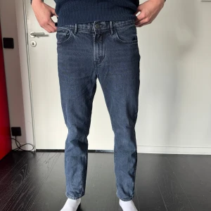 Mörkblå raka jeans - Massimo dutti jeans, grym kvalité och inte använt många gånger. Perfekta snygga jeans som matchar till allt