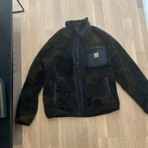 Carhartt fleece - Helt ny Carhartt fleece i camo