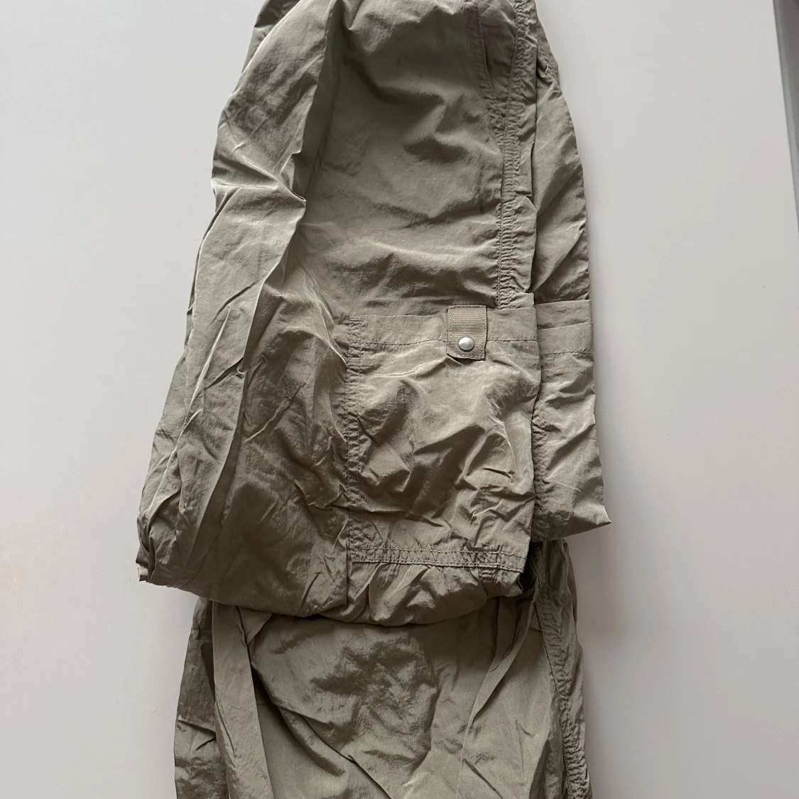 Beiga cargopants från H&M Divided