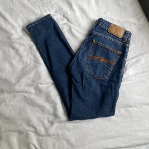 Nudie 28 30 - Säljer nu dessa sjukt snygga Nudie jeans, inga defekter. Pris kan diskuteras vid snabb affär.