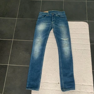 Dondup jeans - Ett par snygga dondup jeans priset är baserat på skicket skick 9/10 pris 759. Han på bilden är 171 och väger 55 kan gå ner i pris vid snabb affär 