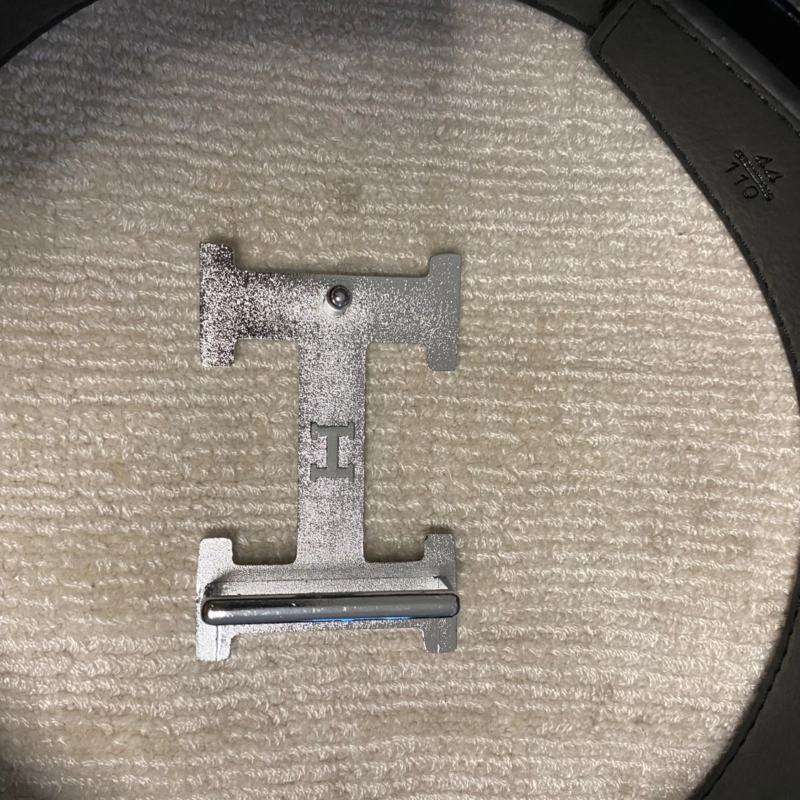 Svart skärp med H-spänne  - 1