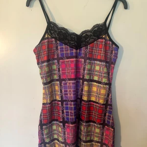 Linne M/L fr Insanity  - Helt nytt linne fr Insanity. M/L. Lite stretchigt.